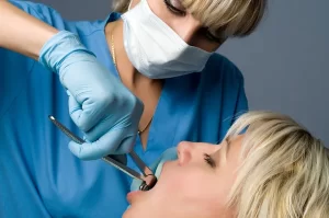 depositphotos_7796513-stock-photo-tooth-extraction.webp